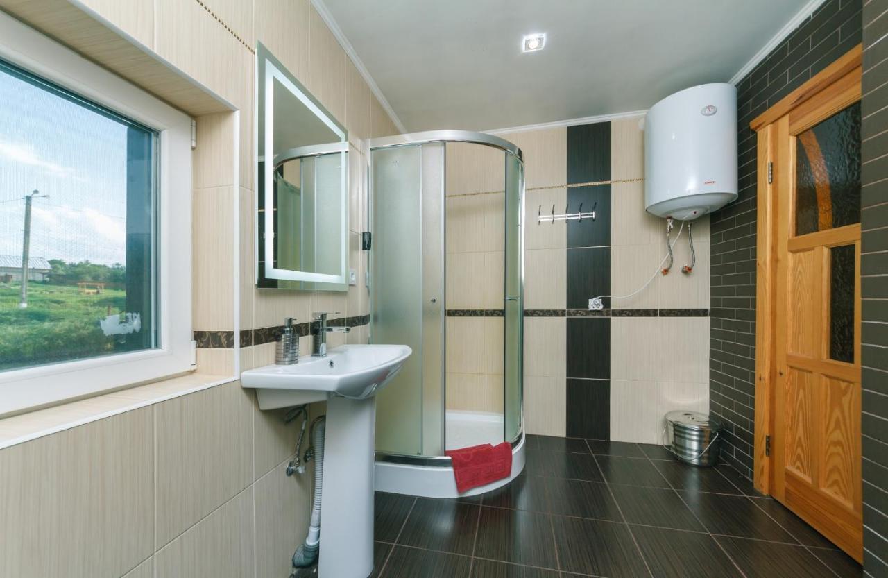 Guesthouse On The Lake With Bathhouse 70 Km From Kiev Makariv Exterior photo